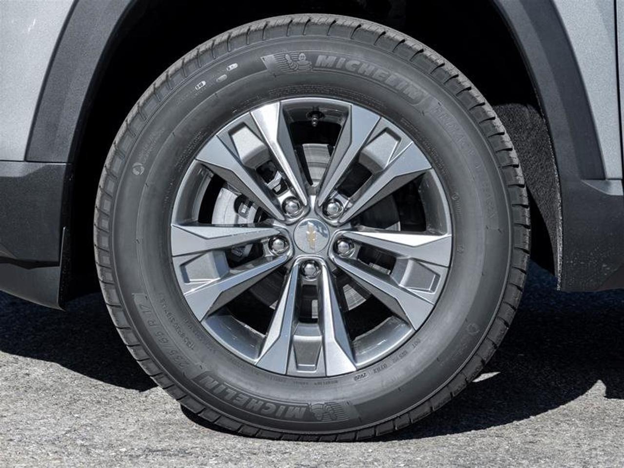 2027 Chevrolet Equinox LT Photo3