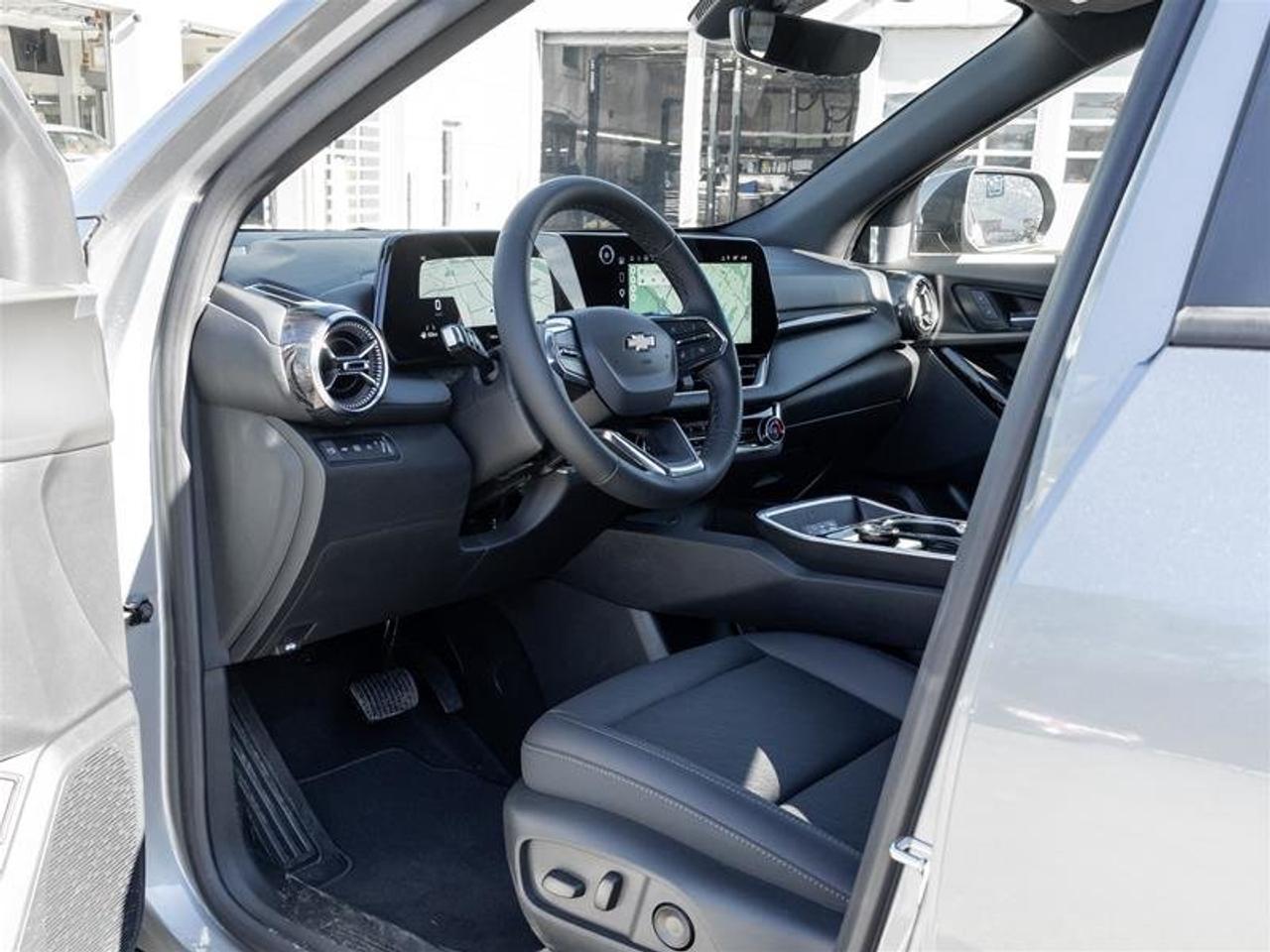 2027 Chevrolet Equinox LT Photo