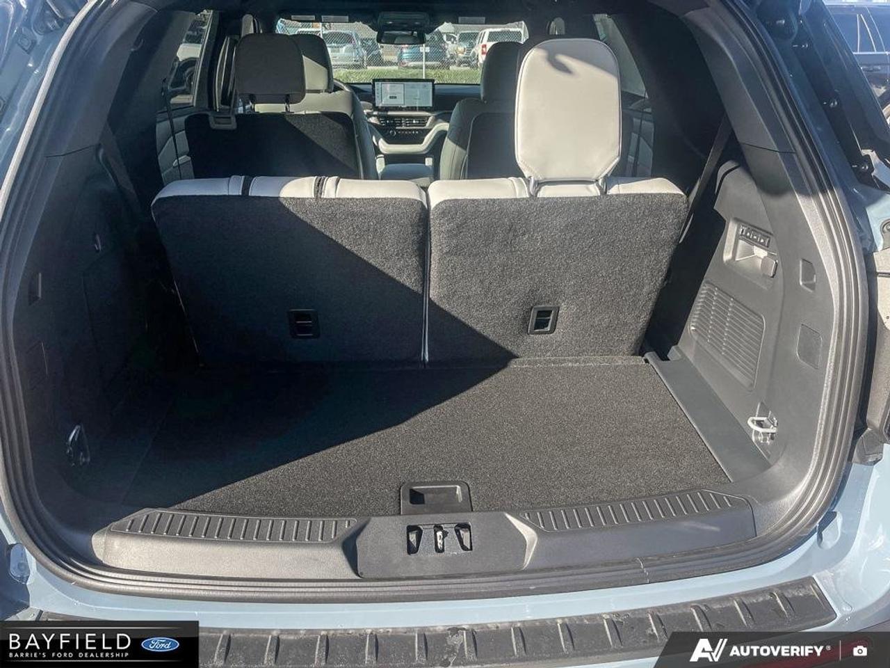 2027 Ford Explorer Platinum Photo
