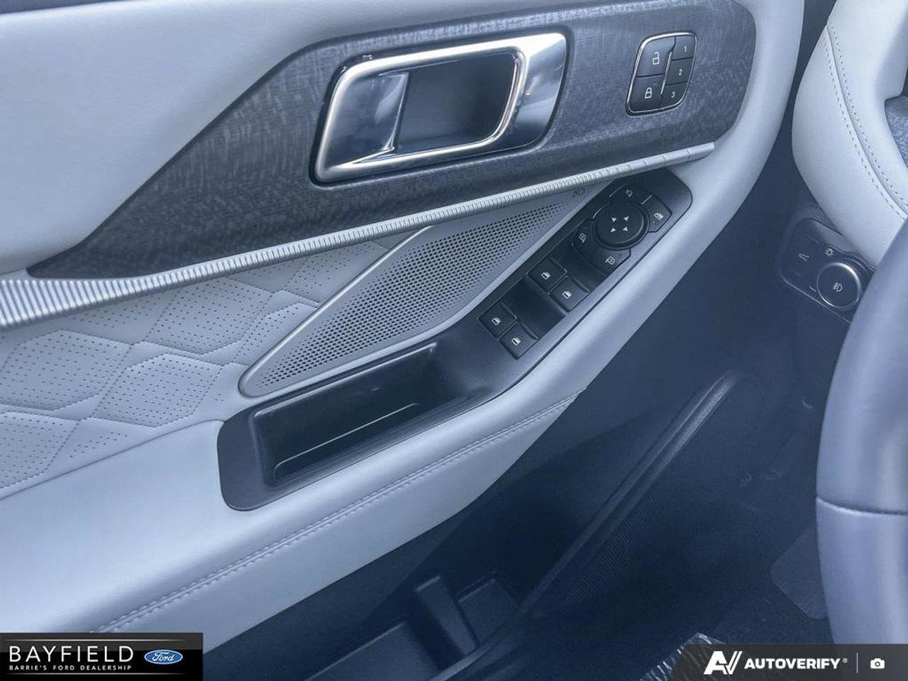2027 Ford Explorer Platinum Photo