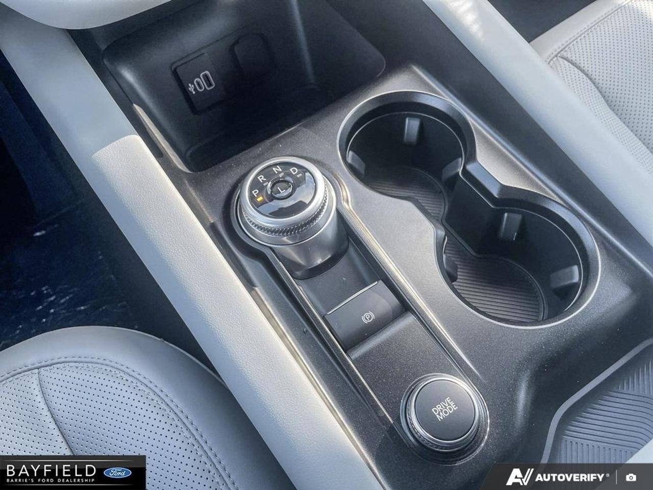 2027 Ford Explorer Platinum Photo