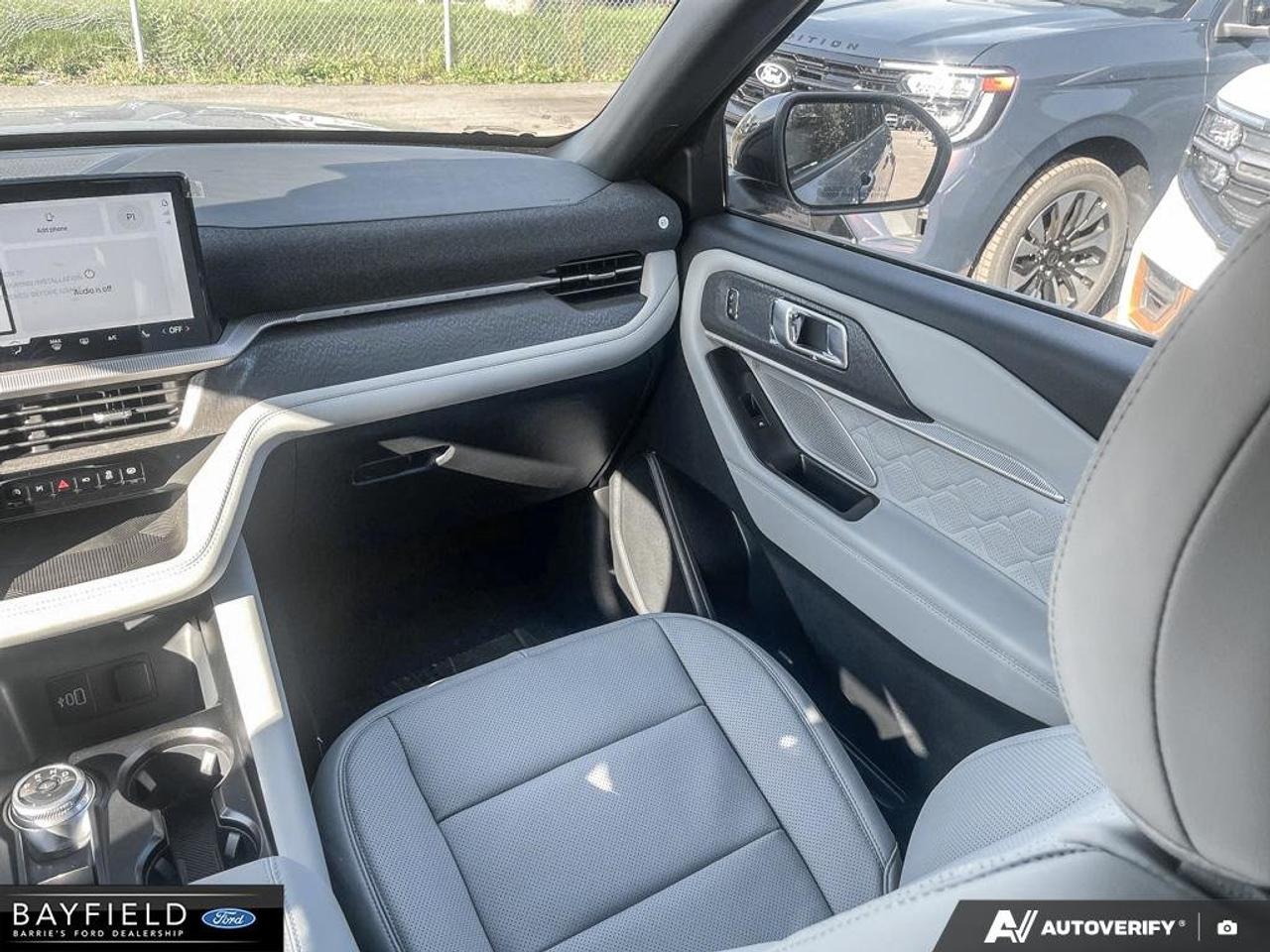2027 Ford Explorer Platinum Photo
