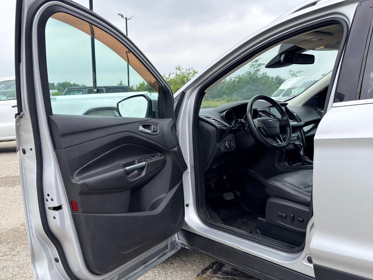 2017 Ford Escape Titanium 4WD Photo