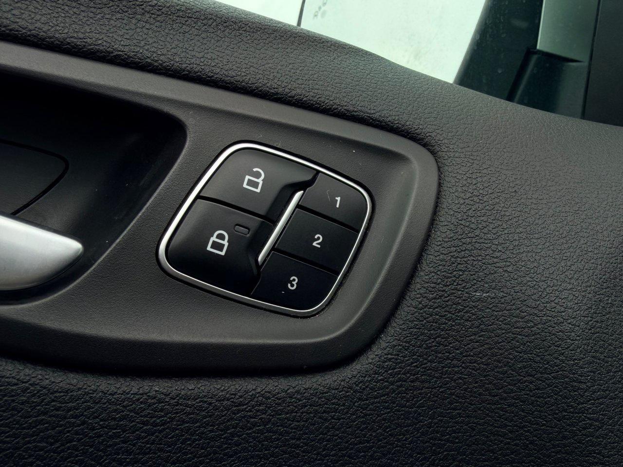 2017 Ford Escape Titanium 4WD Photo