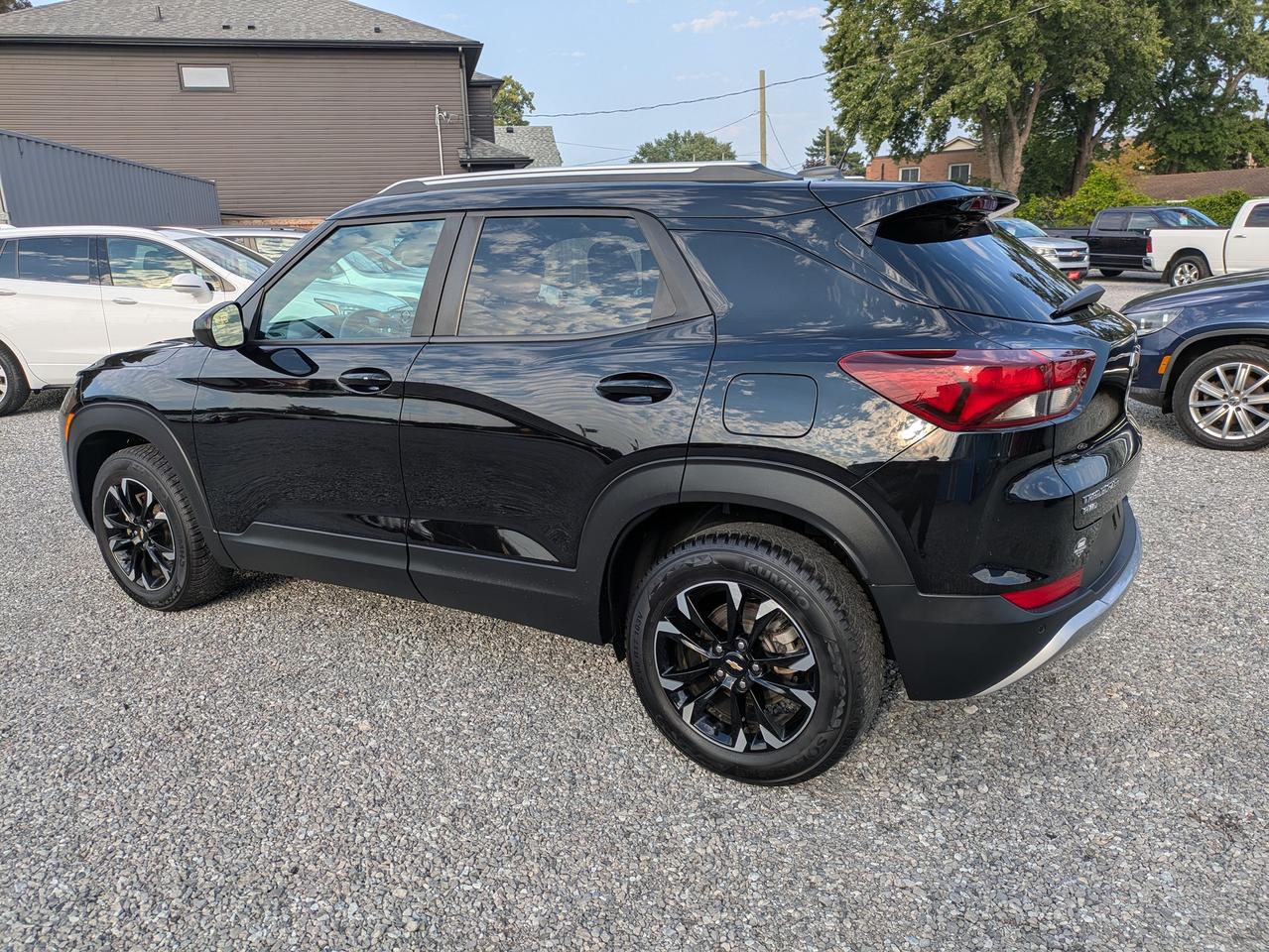 2021 Chevrolet TrailBlazer AWD 4dr LT Photo2