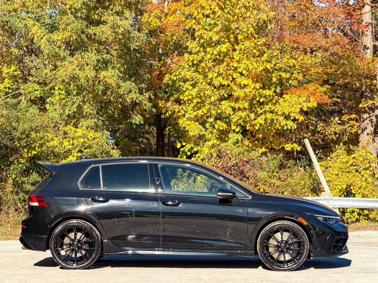 2026 Volkswagen Golf R BLACK EDITION Photo