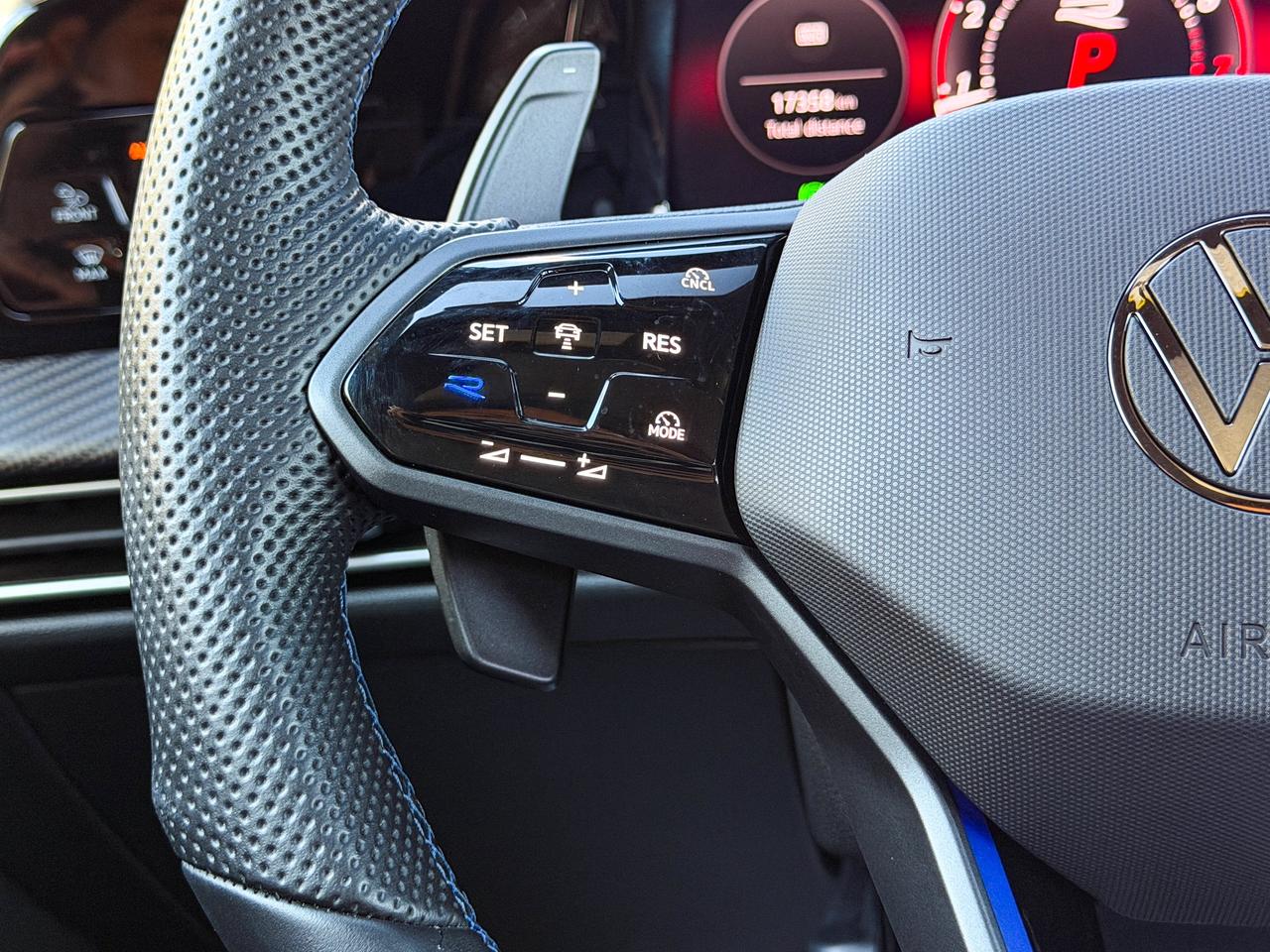 2026 Volkswagen Golf R BLACK EDITION Photo