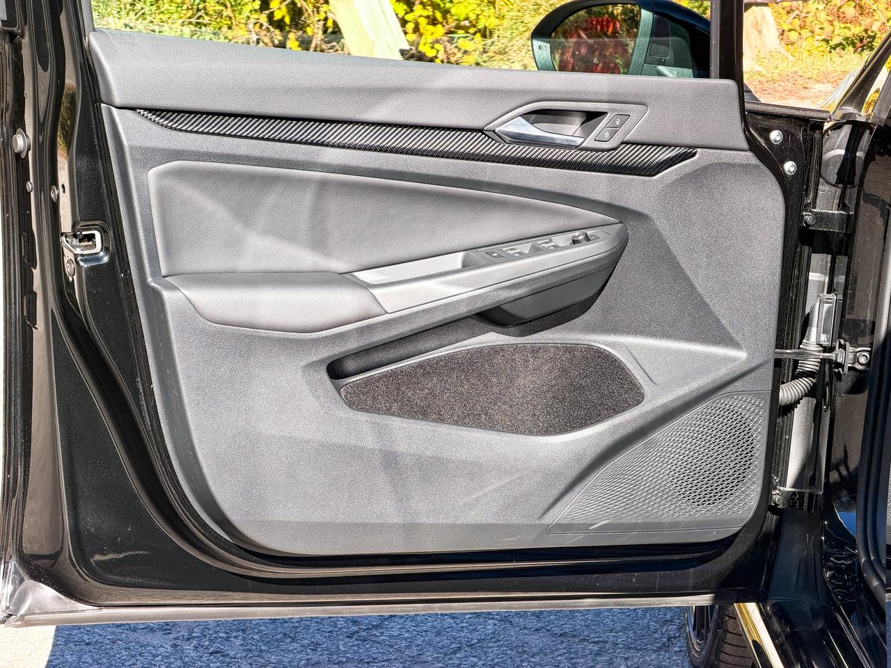 2026 Volkswagen Golf R BLACK EDITION Photo