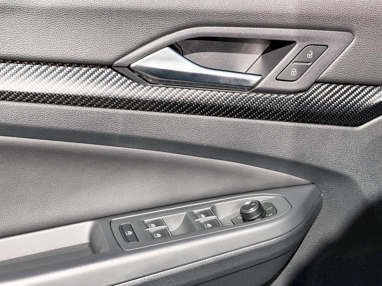 2026 Volkswagen Golf R BLACK EDITION Photo