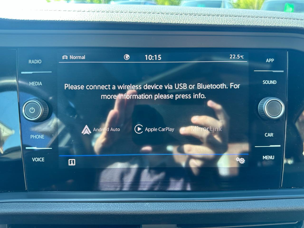 2023 Volkswagen Jetta Comfortline HTD-LTHR Sunroof XM CarPlay RvCam A/C Photo