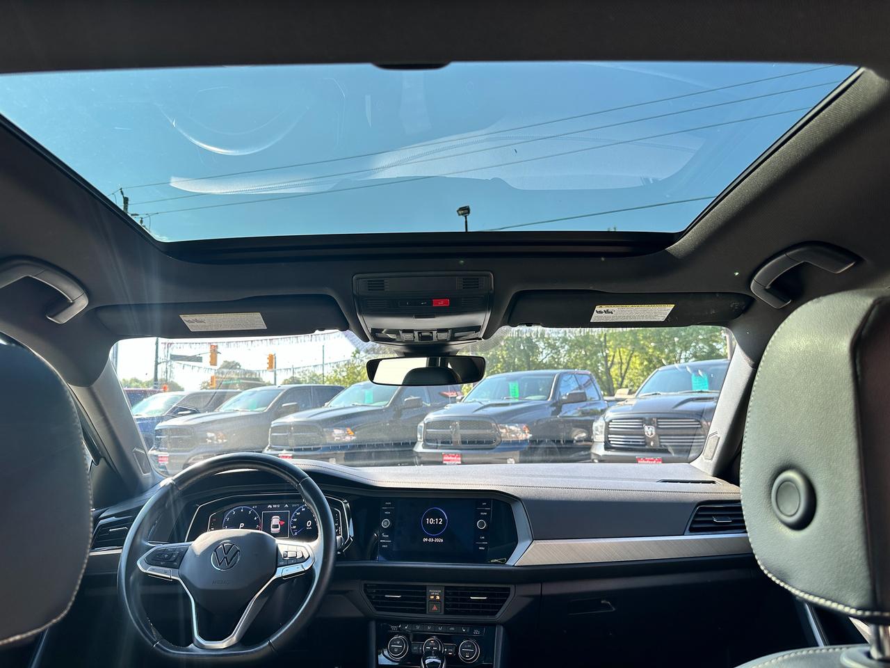 2023 Volkswagen Jetta Comfortline HTD-LTHR Sunroof XM CarPlay RvCam A/C Photo