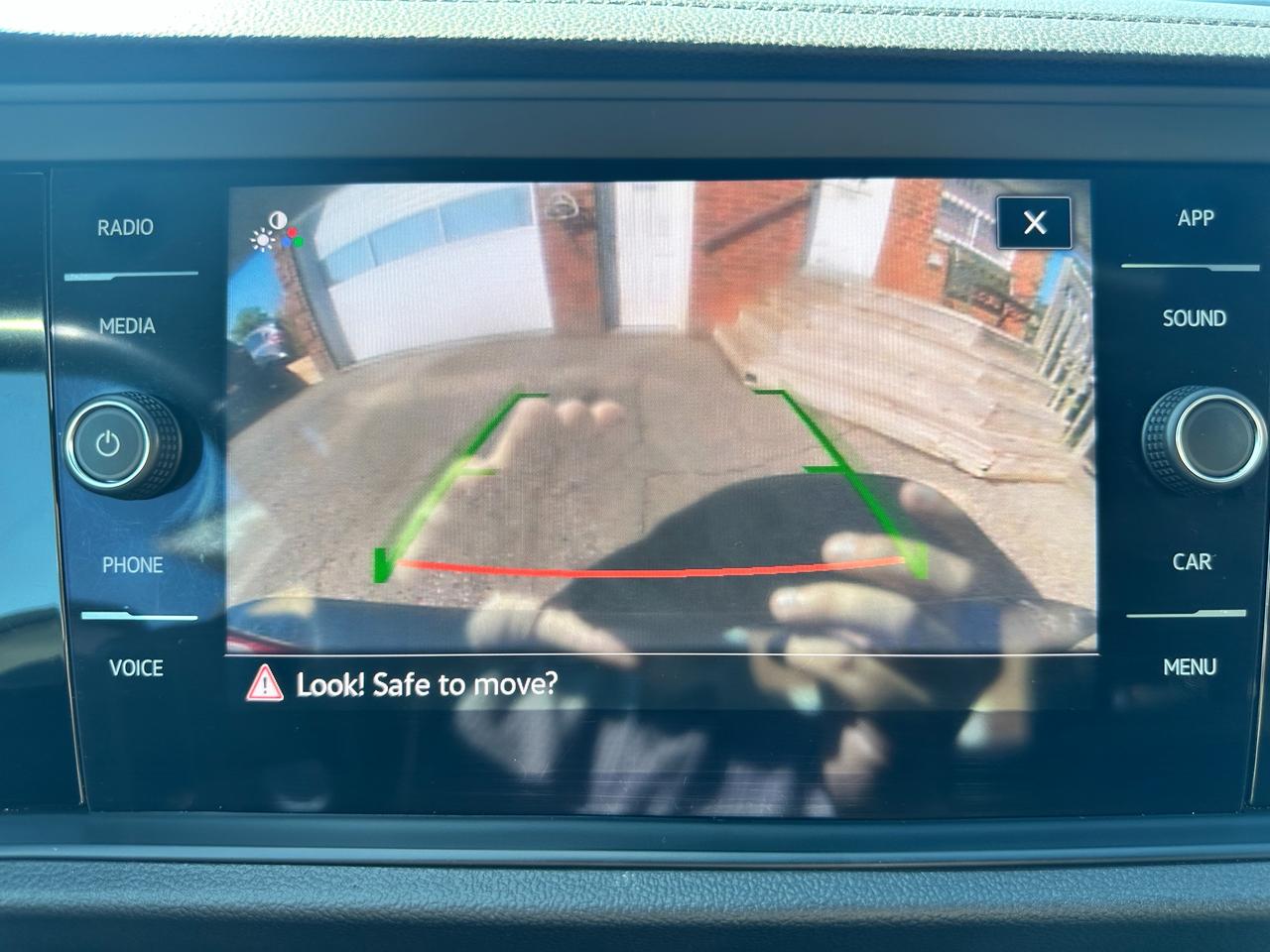 2023 Volkswagen Jetta Comfortline HTD-LTHR Sunroof XM CarPlay RvCam A/C Photo
