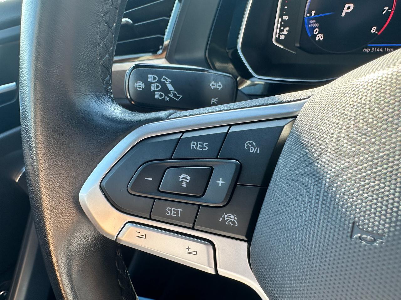 2023 Volkswagen Jetta Comfortline HTD-LTHR Sunroof XM CarPlay RvCam A/C Photo