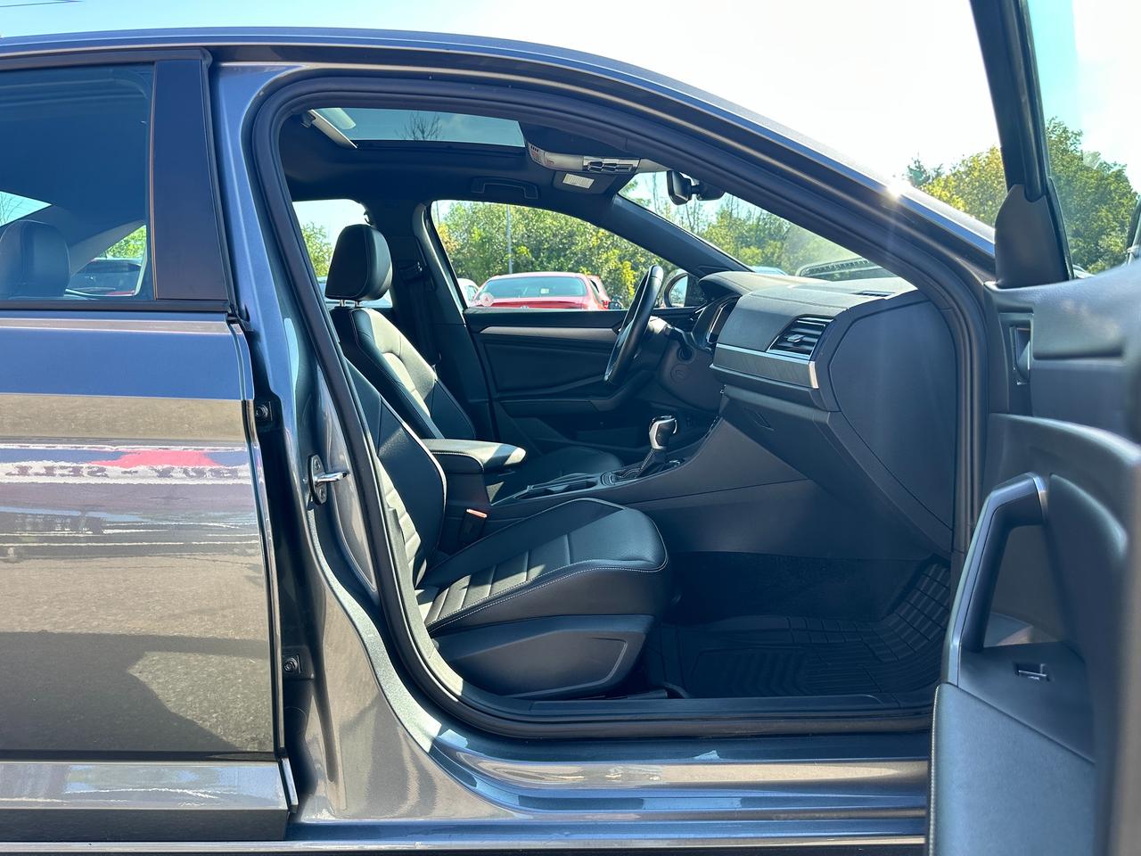 2023 Volkswagen Jetta Comfortline HTD-LTHR Sunroof XM CarPlay RvCam A/C Photo