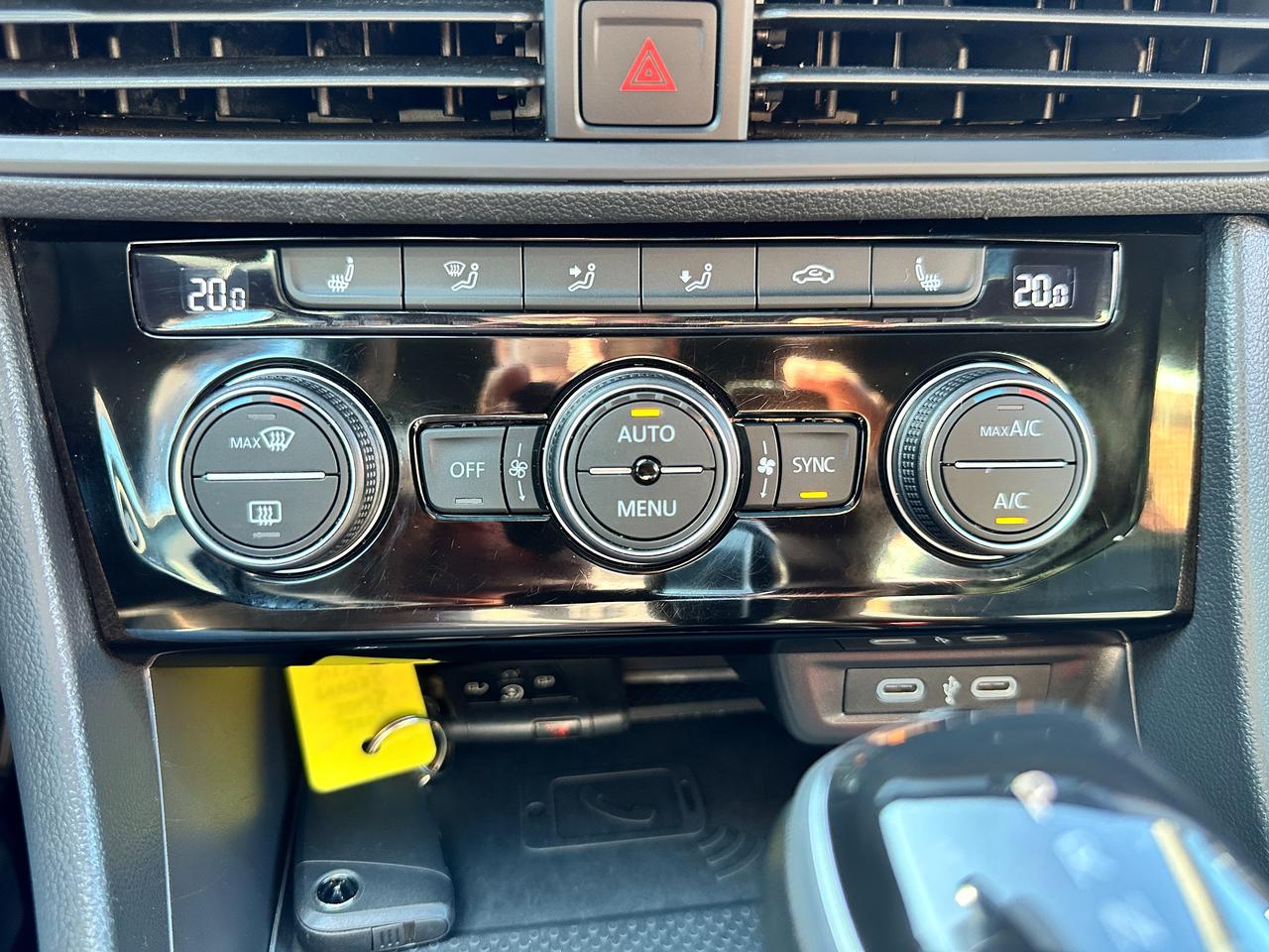2023 Volkswagen Jetta Comfortline HTD-LTHR Sunroof XM CarPlay RvCam A/C Photo