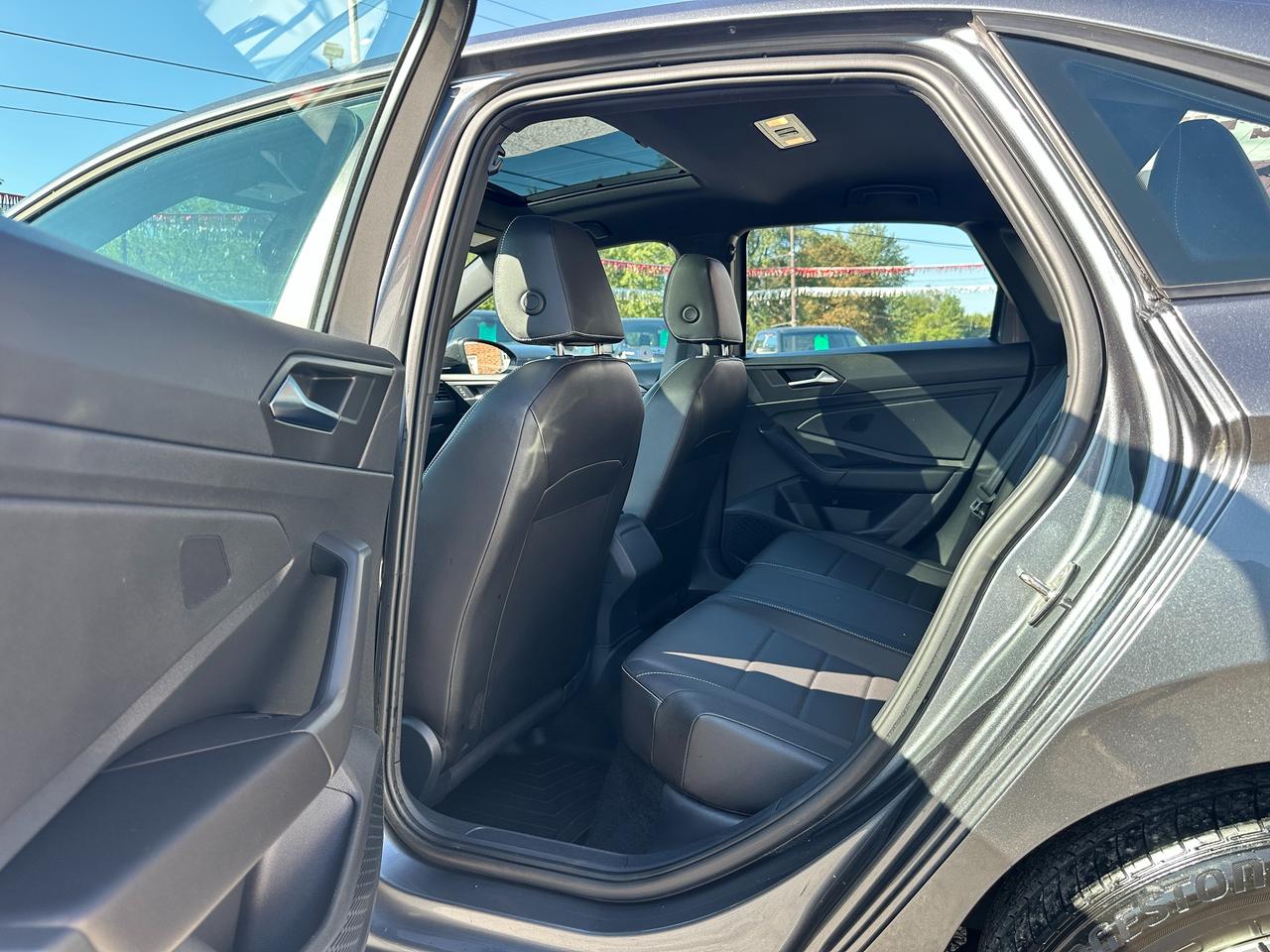 2023 Volkswagen Jetta Comfortline HTD-LTHR Sunroof XM CarPlay RvCam A/C Photo