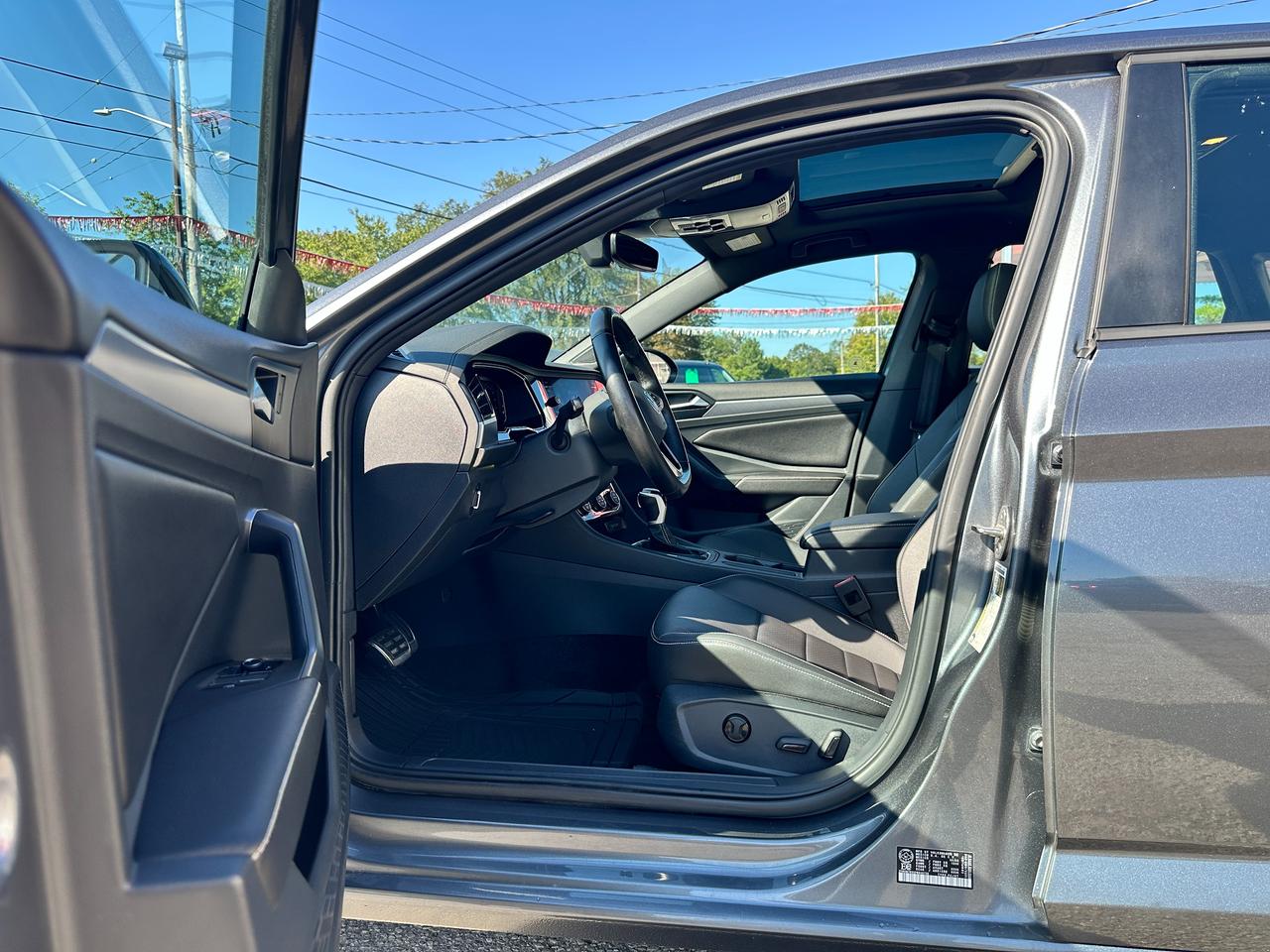 2023 Volkswagen Jetta Comfortline HTD-LTHR Sunroof XM CarPlay RvCam A/C Photo