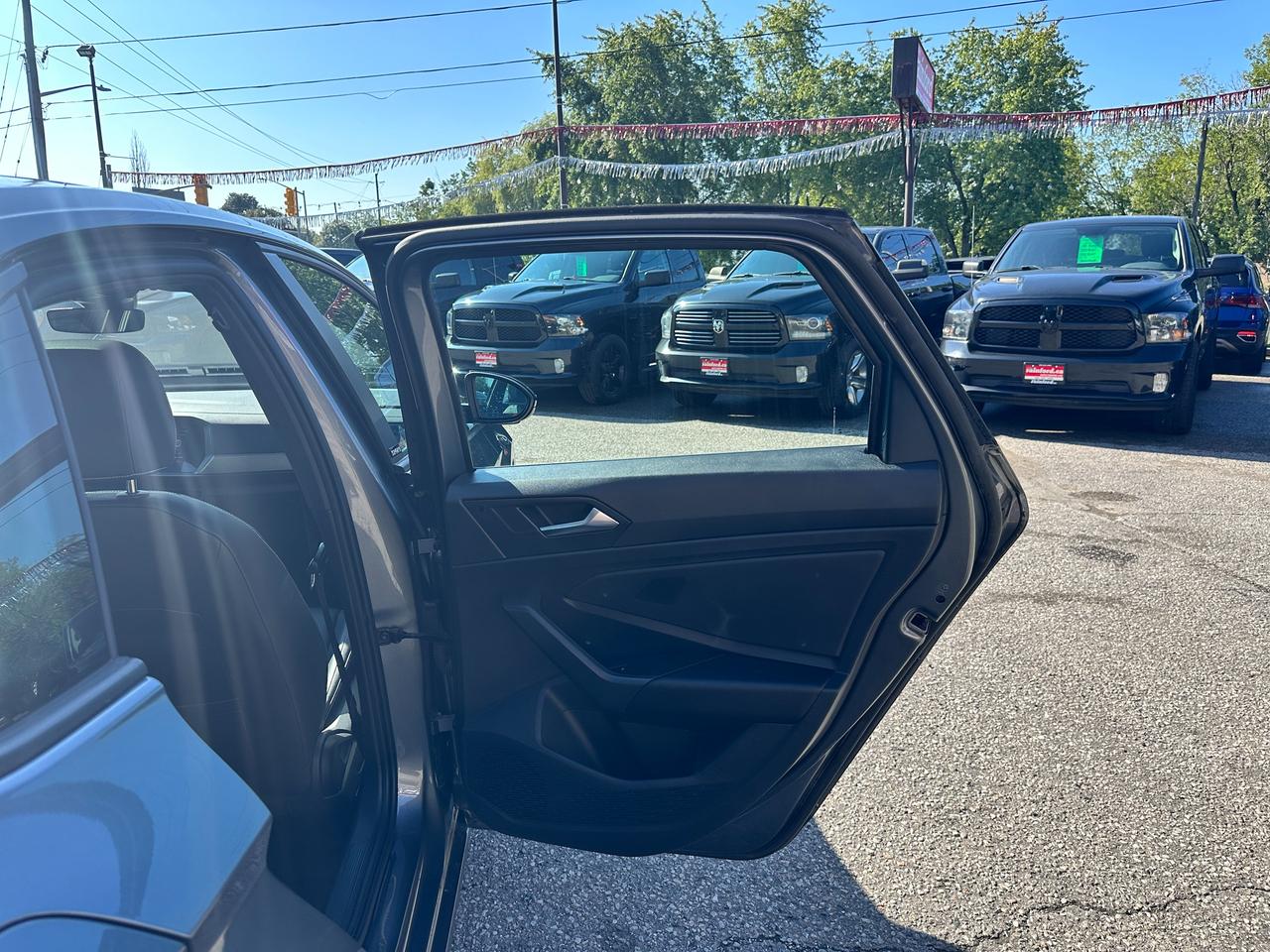 2023 Volkswagen Jetta Comfortline HTD-LTHR Sunroof XM CarPlay RvCam A/C Photo