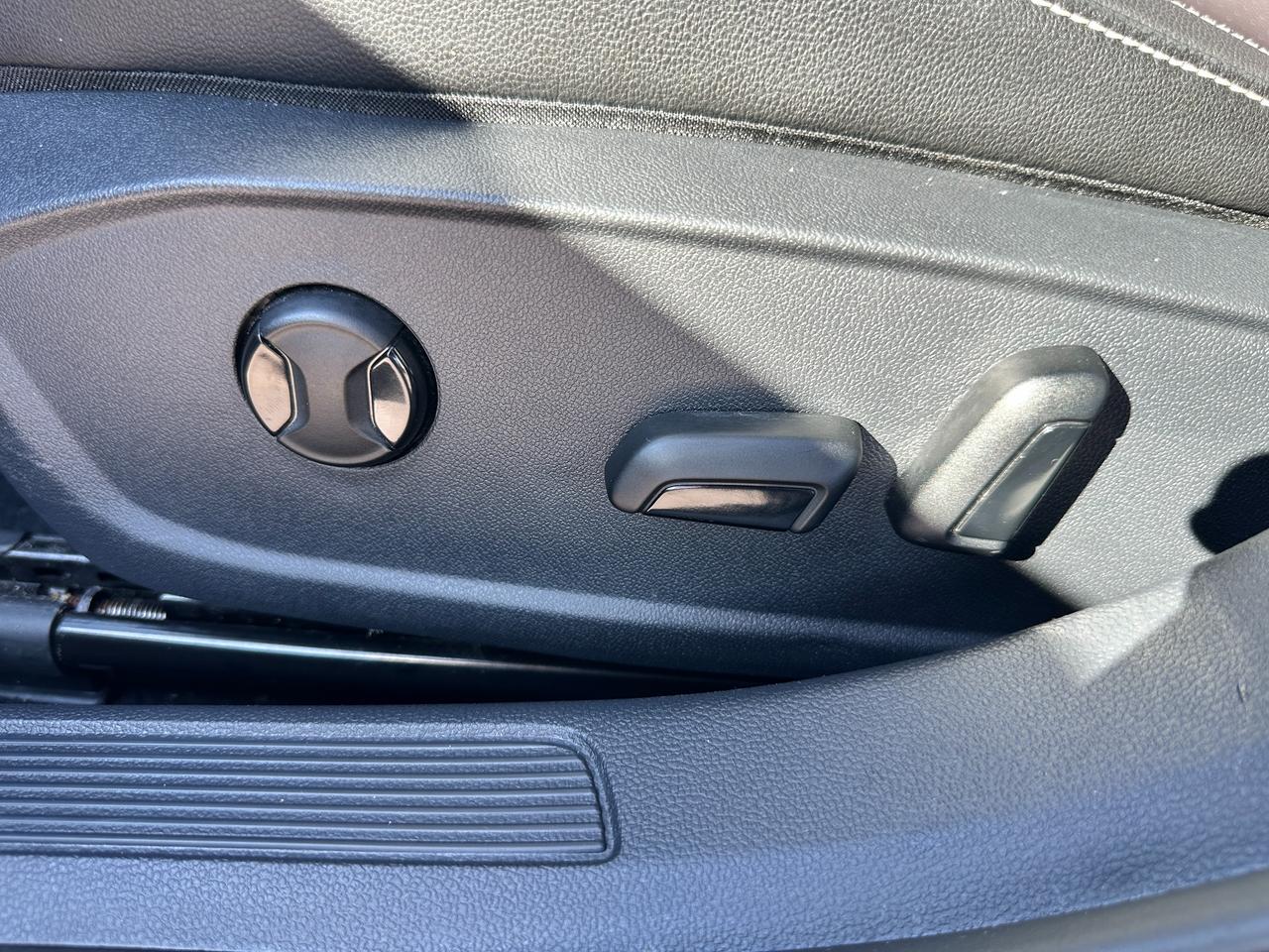 2023 Volkswagen Jetta Comfortline HTD-LTHR Sunroof XM CarPlay RvCam A/C Photo