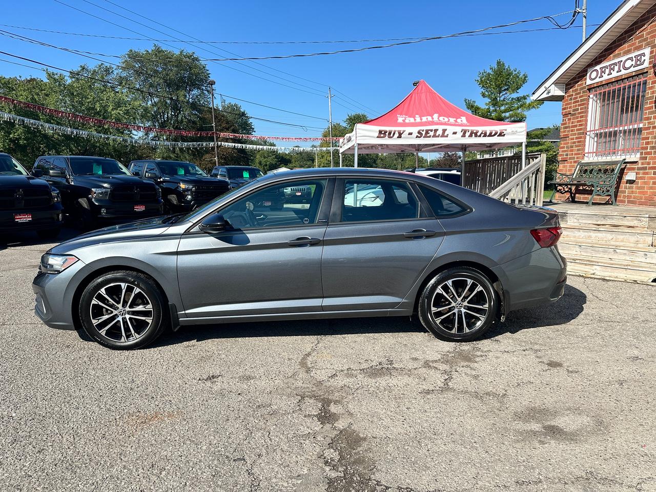 2023 Volkswagen Jetta Comfortline HTD-LTHR Sunroof XM CarPlay RvCam A/C Photo