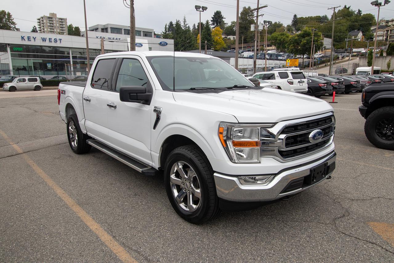 2022 Ford F-150 XLT 4WD SuperCrew 5.5' Box Photo3