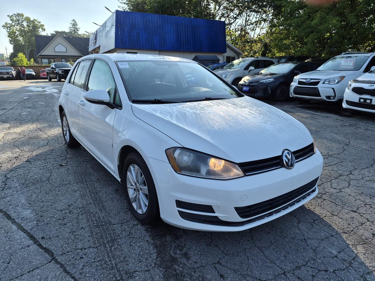 2017 Volkswagen Golf TRENDLINE - Photo #1