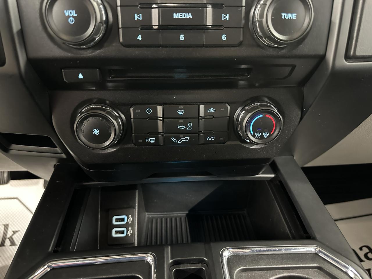 2018 Ford F-150 XLT 4WD SuperCrew 5.5' Box Photo16