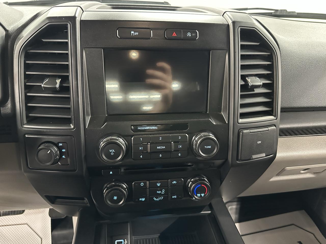 2018 Ford F-150 XLT 4WD SuperCrew 5.5' Box Photo32