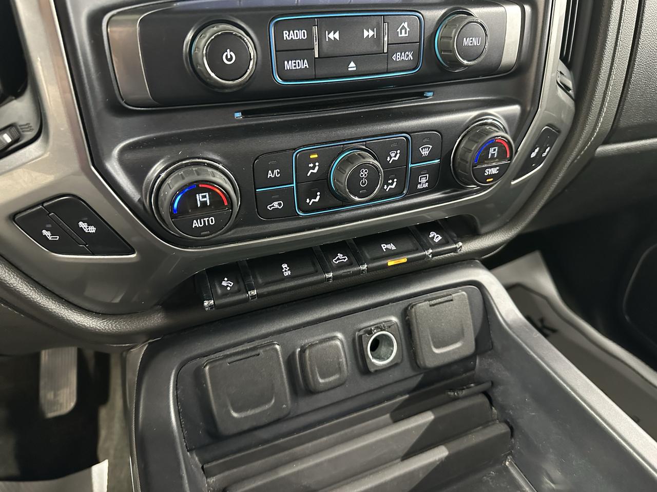 2016 Chevrolet Silverado 1500 4WD Crew Cab 143.5" LTZ w/2LZ Photo27