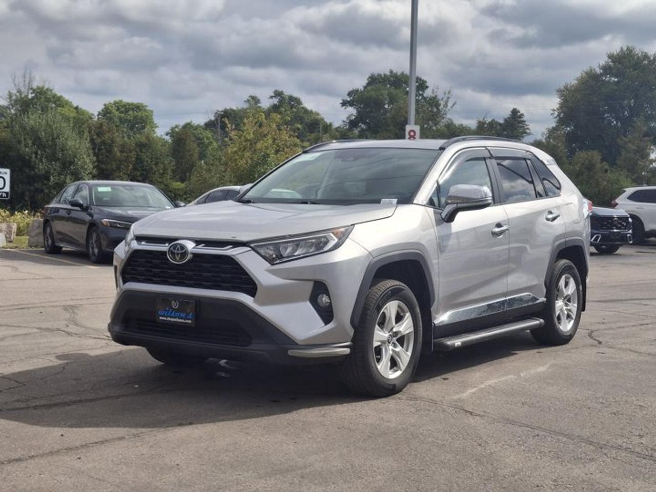 2019 Toyota RAV4 XLE | Sunroof | Heated Seats + Steering | Power Liftgate | Apple CarPlay | Rear Cam and More ! Photo5