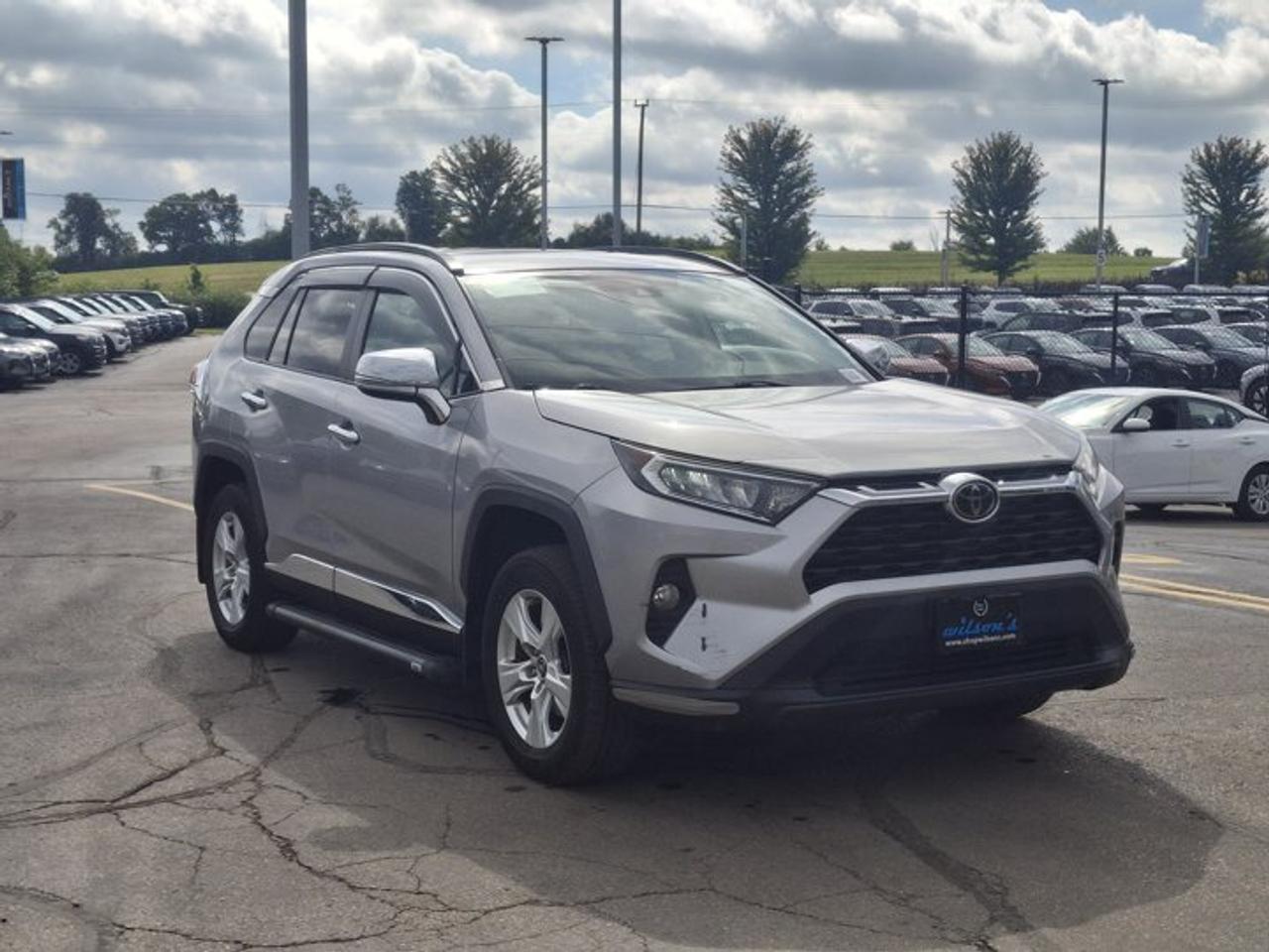2019 Toyota RAV4 XLE | Sunroof | Heated Seats + Steering | Power Liftgate | Apple CarPlay | Rear Cam and More ! Photo