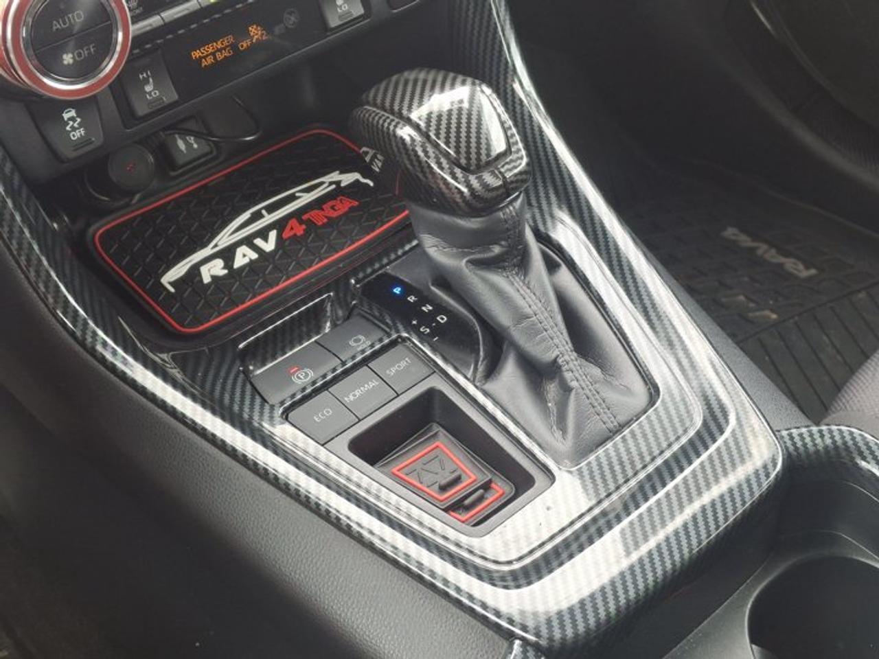 2019 Toyota RAV4 XLE | Sunroof | Heated Seats + Steering | Power Liftgate | Apple CarPlay | Rear Cam and More ! Photo