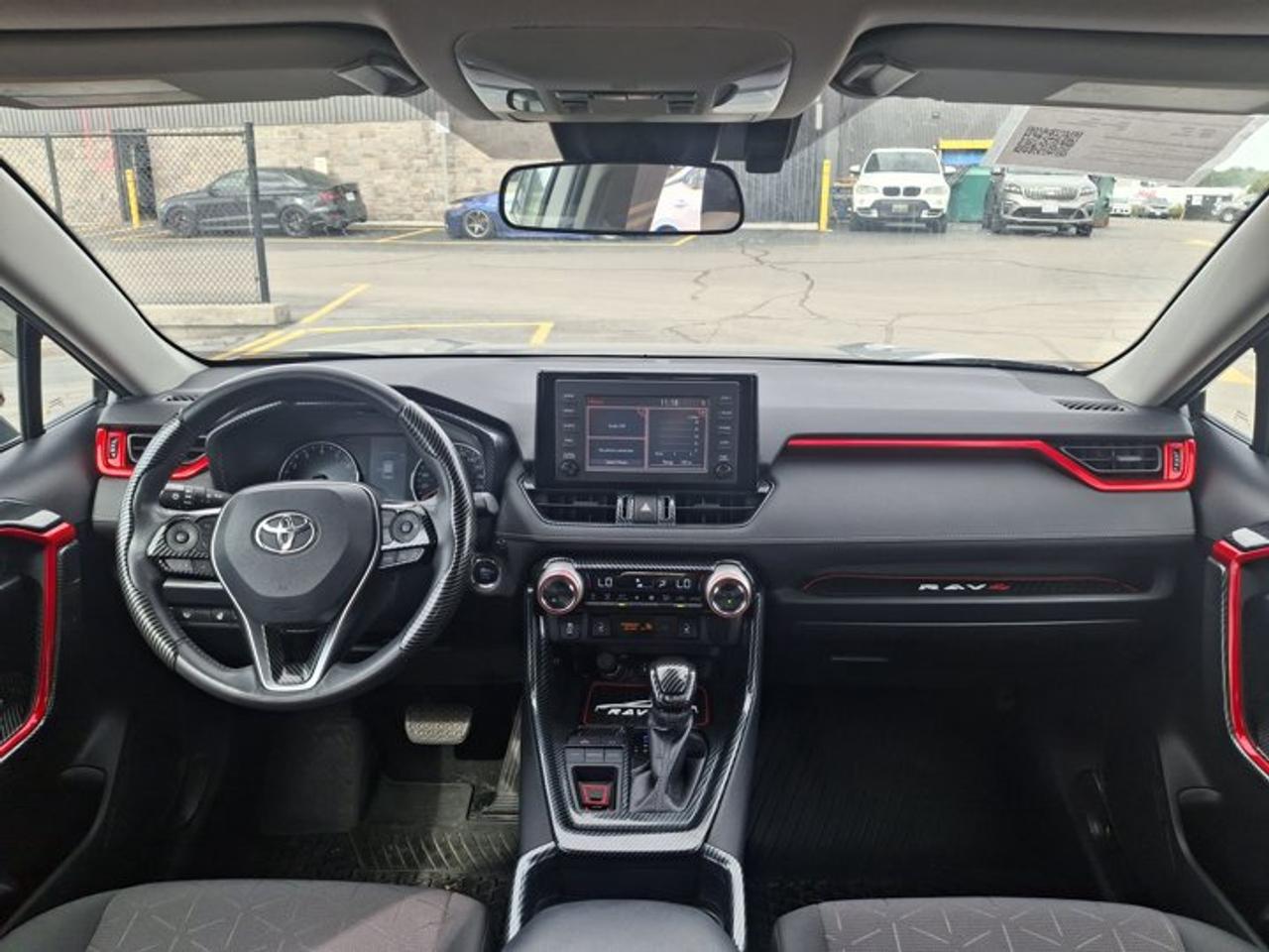 2019 Toyota RAV4 XLE | Sunroof | Heated Seats + Steering | Power Liftgate | Apple CarPlay | Rear Cam and More ! Photo
