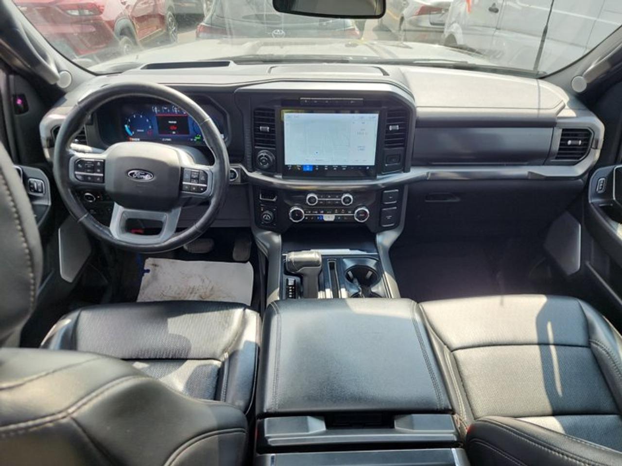 2024 Ford F-150 Lariat Crew 4X4 | 3.5L Hybrid | 502A | HUD | Leather | Sunroof | Nav | Black Pkg | and More ! Photo3