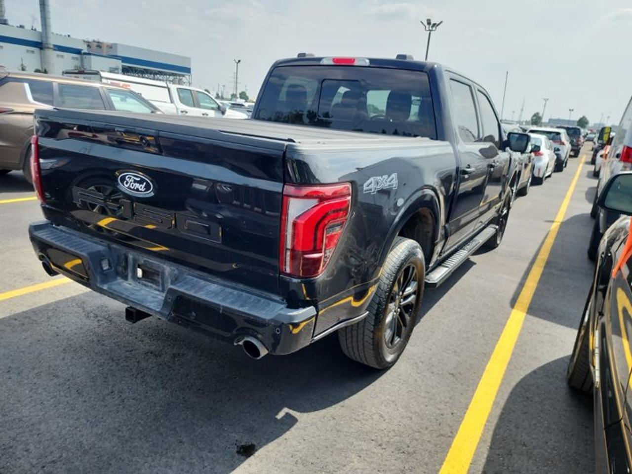 2024 Ford F-150 Lariat Crew 4X4 | 3.5L Hybrid | 502A | HUD | Leather | Sunroof | Nav | Black Pkg | and More ! Photo