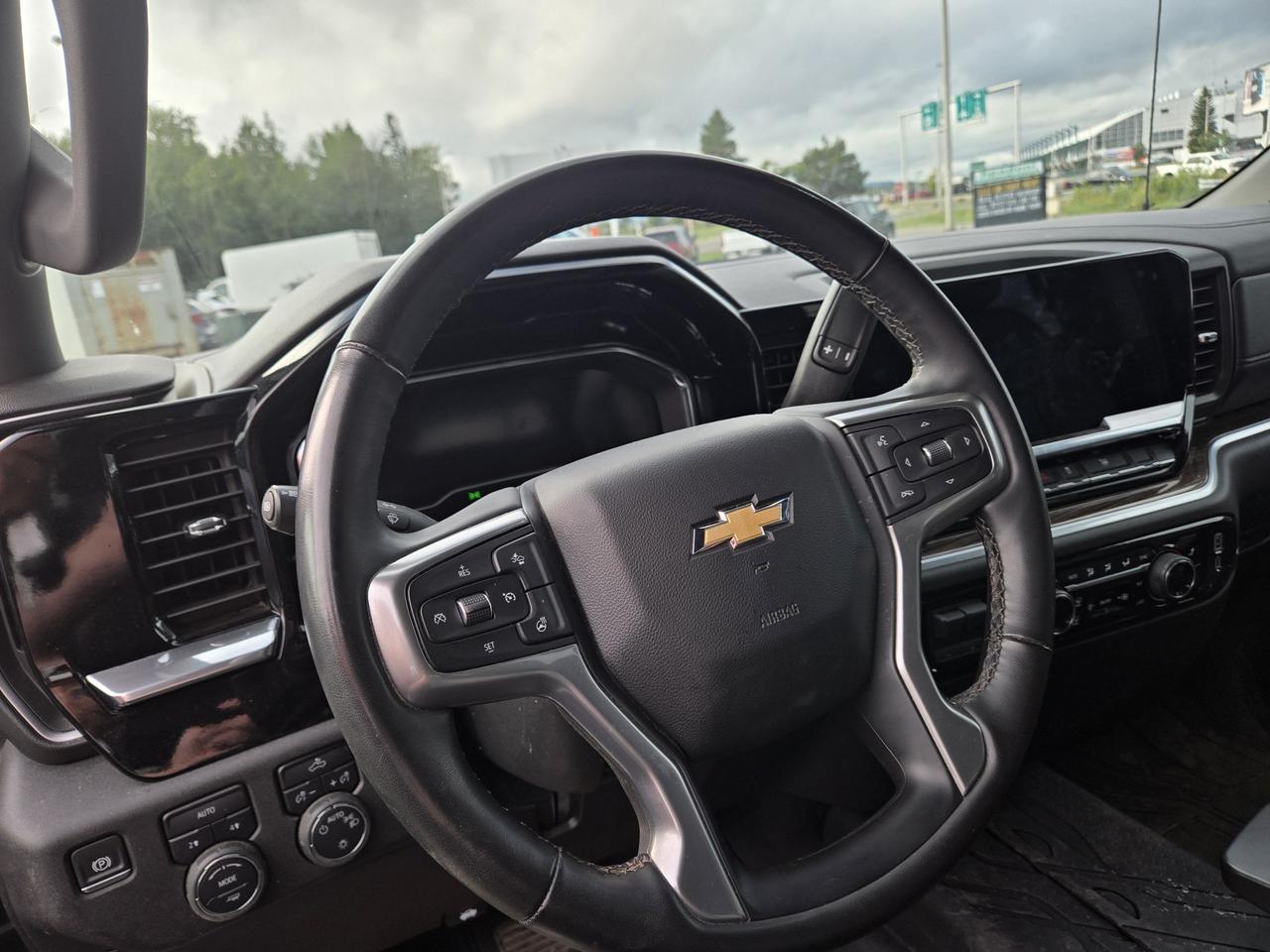 2025 Chevrolet Silverado 1500 LT Photo3
