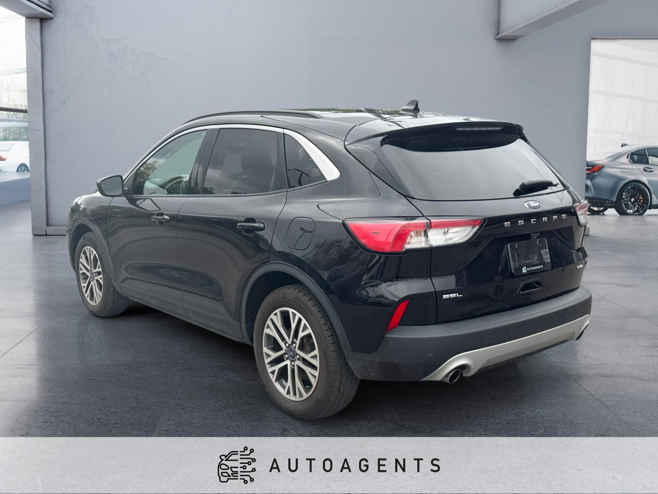 2021 Ford Escape SEL AWD Photo2