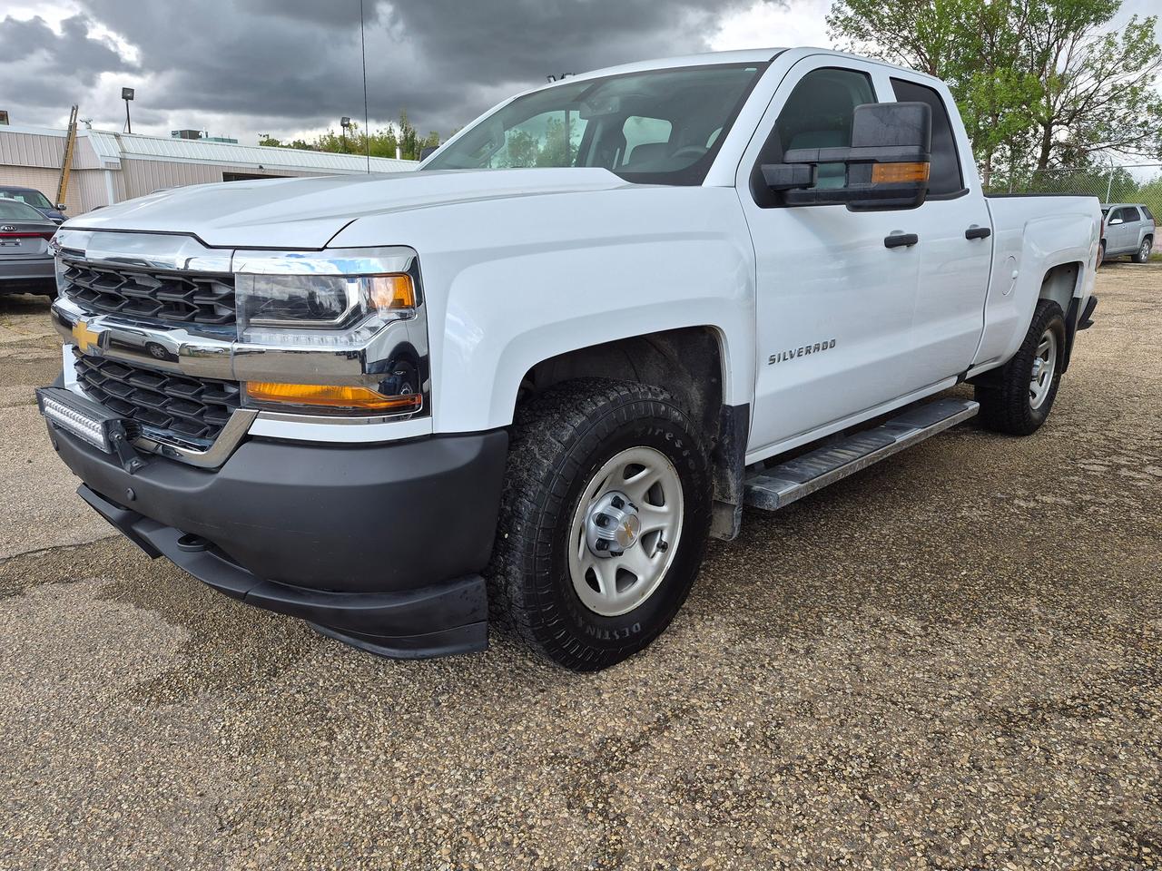 2016 Chevrolet Silverado 1500 Double cab 4x4, BU Cam, Tow Package - Photo #1