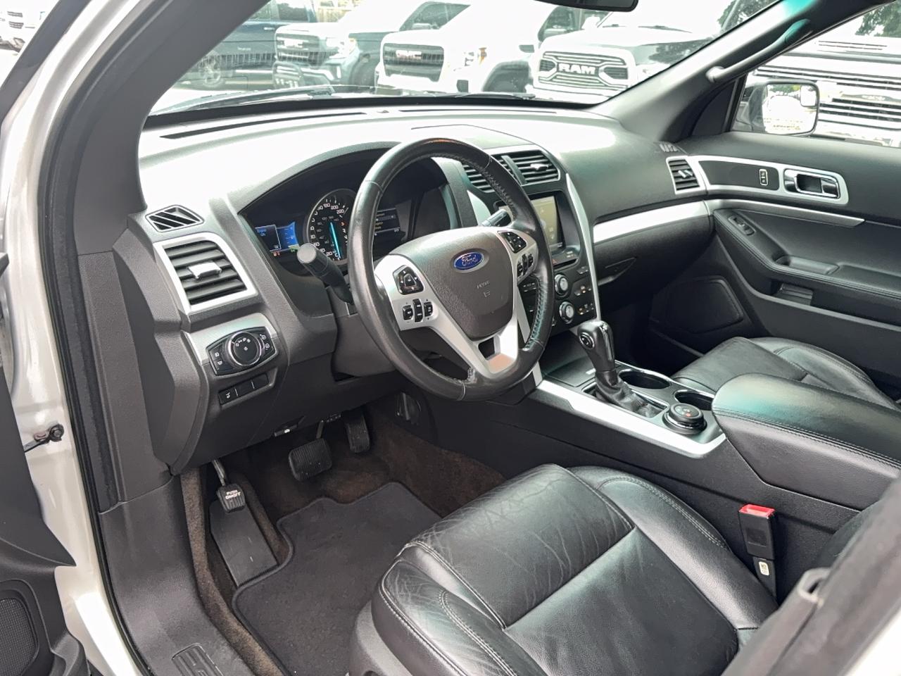 2013 Ford Explorer XLT | 4WD | Clean CARFAX Photo