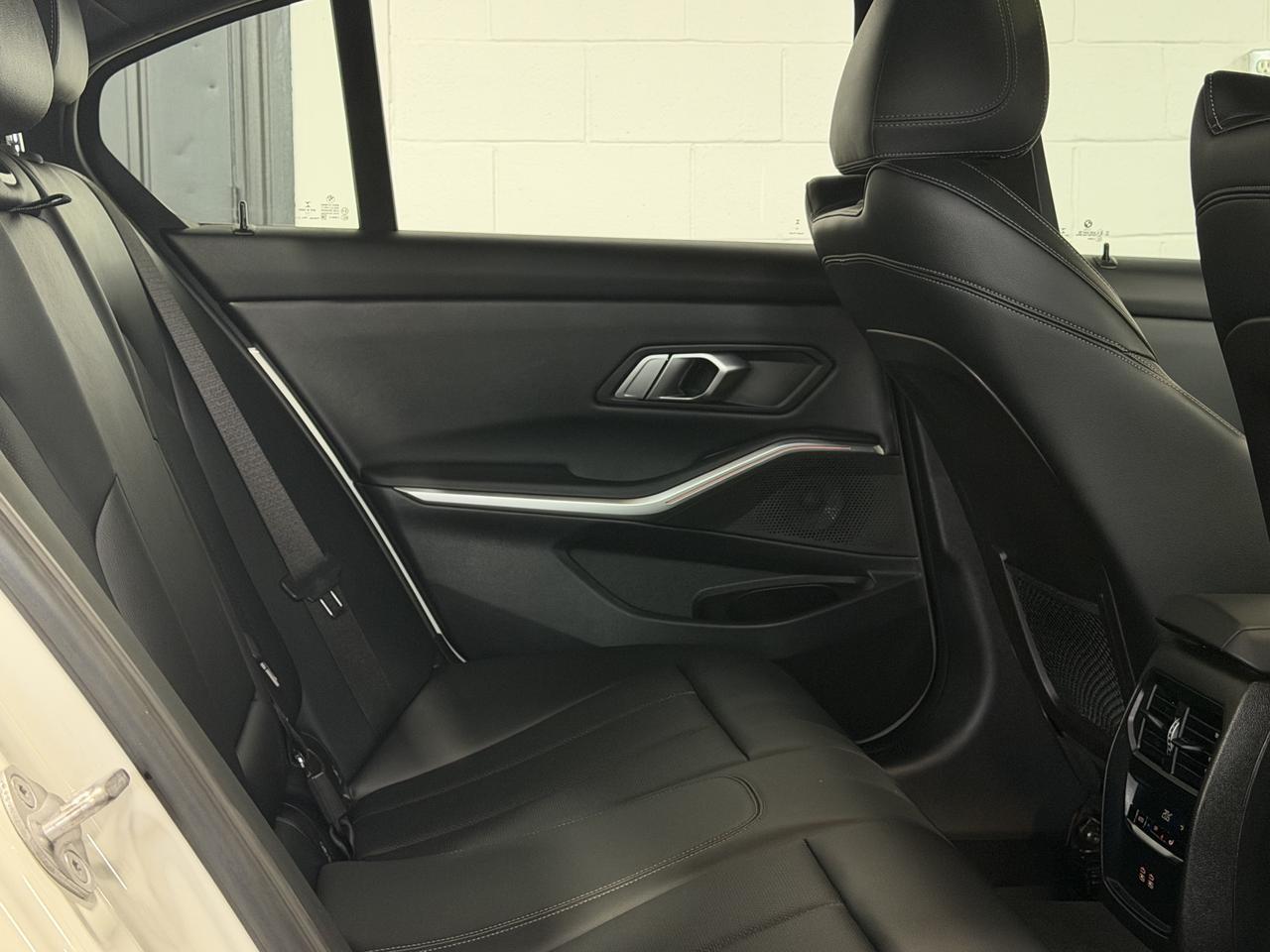 2023 BMW 3 Series 330i xDrive M Sport, Navi, Backup, Sunroof Photo
