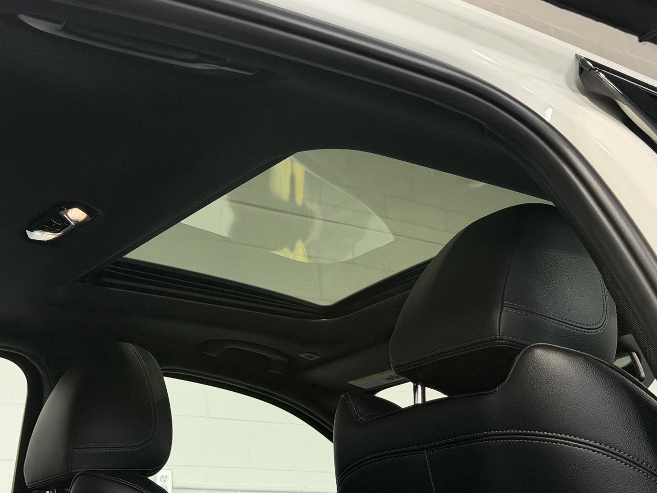 2023 BMW 3 Series 330i xDrive M Sport, Navi, Backup, Sunroof Photo