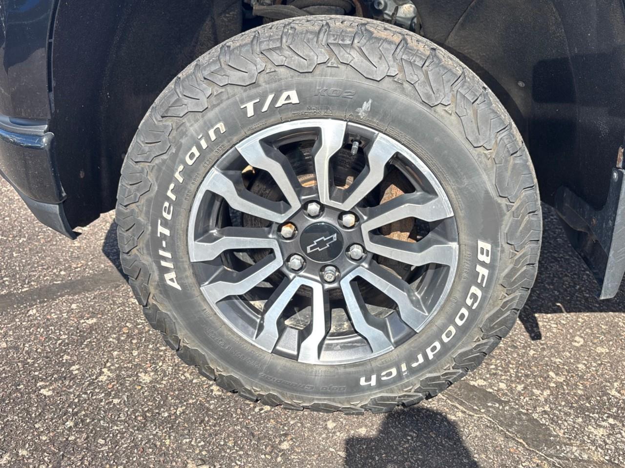 2021 Chevrolet Silverado 1500 LT Trail Boss Used 2021 5 Passenger V8 Gas Powered Crew Cab 4X4 Truck with a 2 Factory Installed LIft, Heated Front Seats, Heated Steering Wheel and a 8 Diagonal Touchscreen Radio with Apple CarPlay and Android Aut Photo
