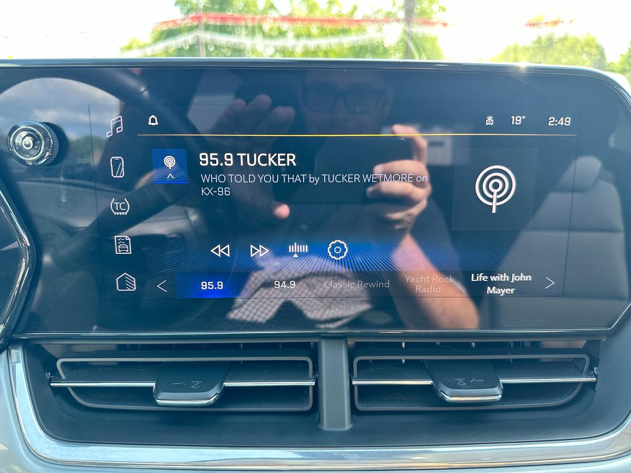 2024 Chevrolet Trax LT FWD HTD-Cloth Sunroof FM/XM RemoteStart RvCam Photo