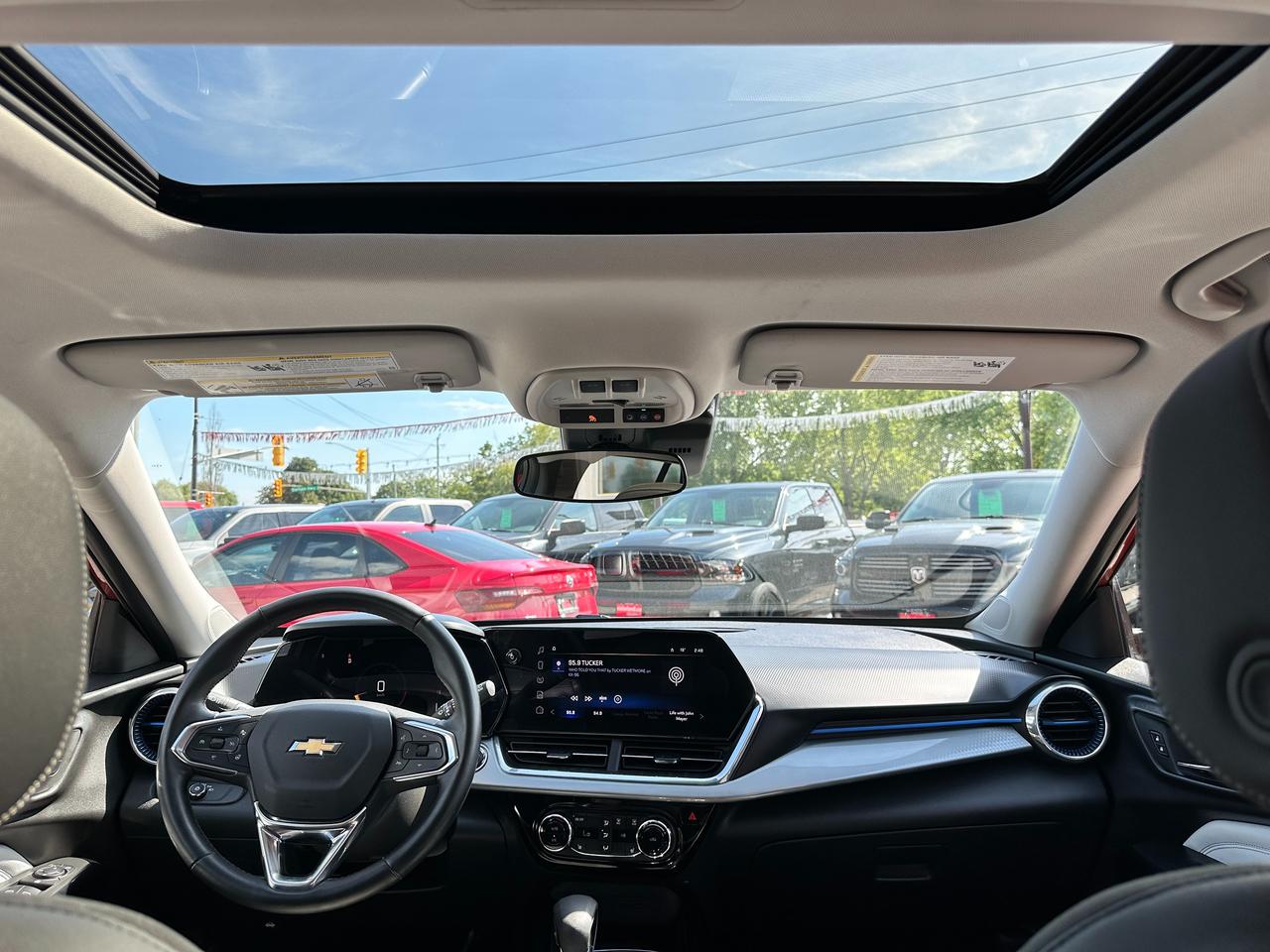 2024 Chevrolet Trax LT FWD HTD-Cloth Sunroof FM/XM RemoteStart RvCam Photo