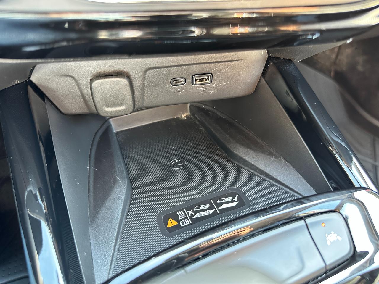 2024 Chevrolet Trax LT FWD HTD-Cloth Sunroof FM/XM RemoteStart RvCam Photo