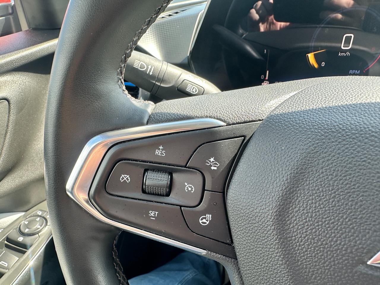 2024 Chevrolet Trax LT FWD HTD-Cloth Sunroof FM/XM RemoteStart RvCam Photo
