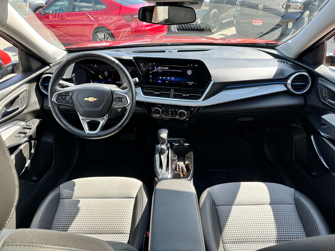 2024 Chevrolet Trax LT FWD HTD-Cloth Sunroof FM/XM RemoteStart RvCam Photo