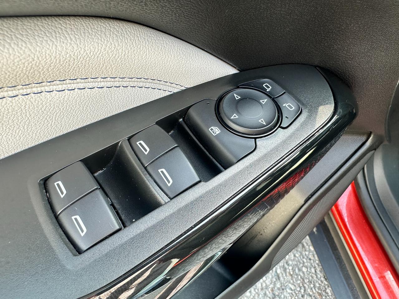 2024 Chevrolet Trax LT FWD HTD-Cloth Sunroof FM/XM RemoteStart RvCam Photo