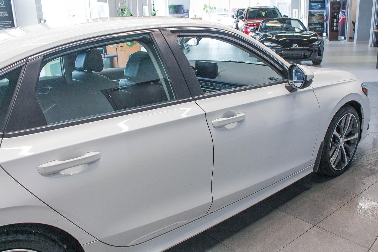 2022 Honda Civic Touring HEATED FRONT AND REAR SEATS - BOSE AUDIO - LEATHER SEATS Photo
