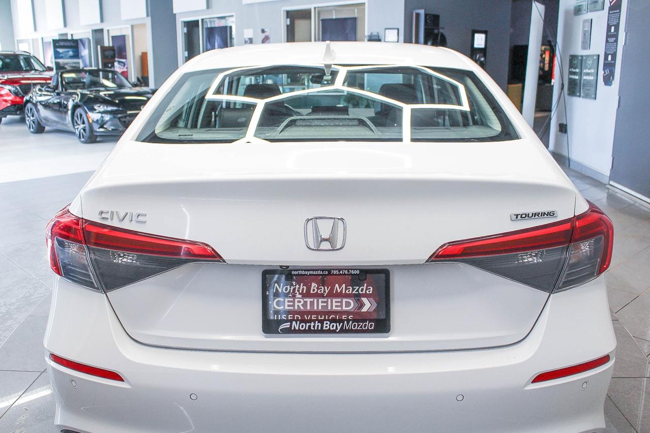 2022 Honda Civic Touring HEATED FRONT AND REAR SEATS - BOSE AUDIO - LEATHER SEATS Photo